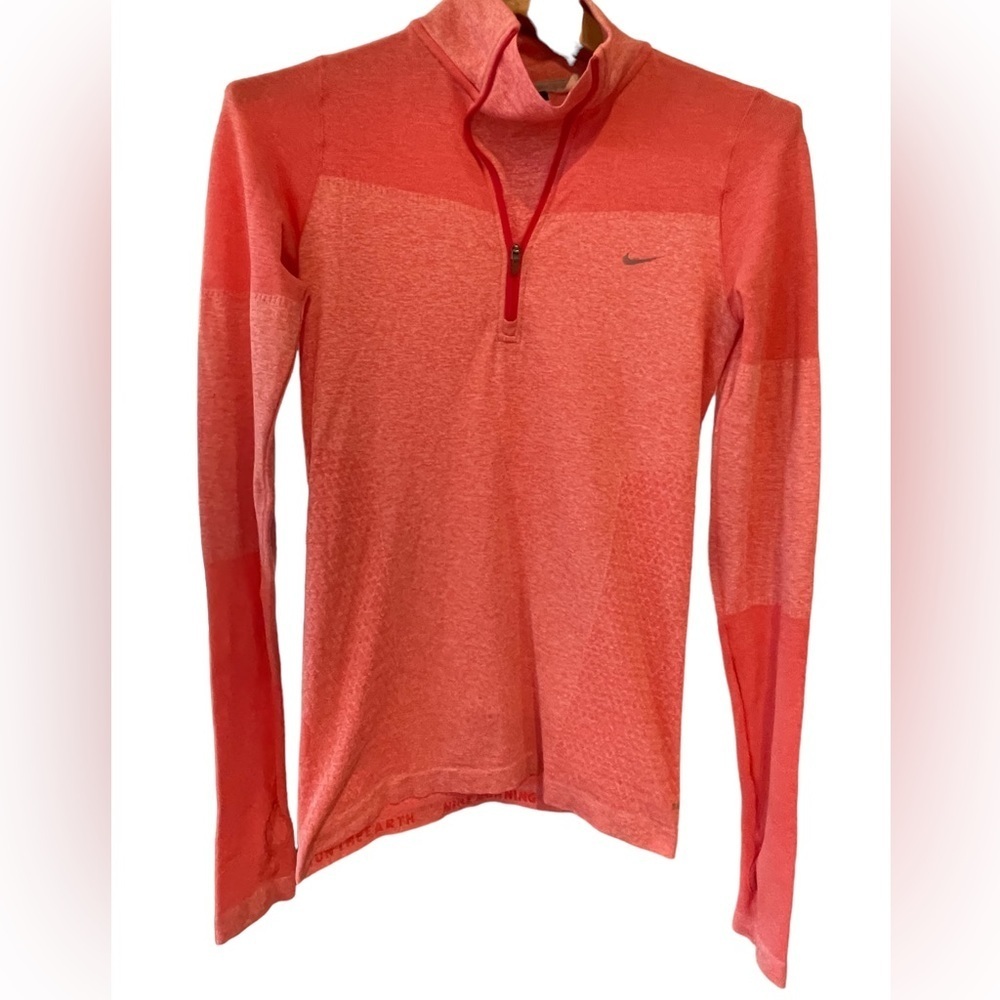 🔥❤️NIKE Running zip up top size Small in beautiful shade coral/red. NICE!